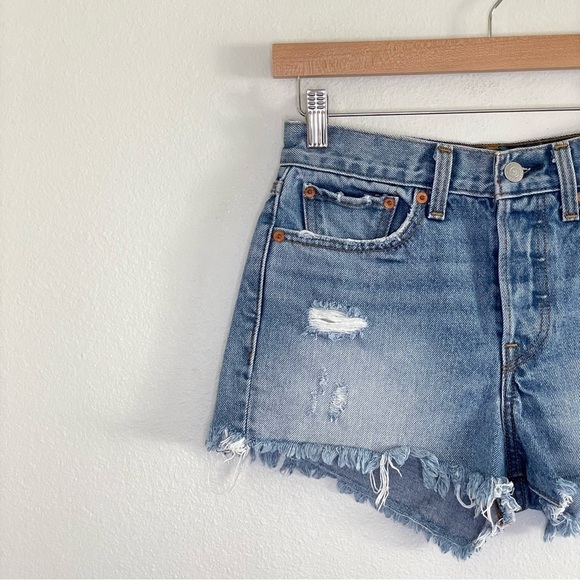 Levi’s Wedgie High Rise Distressed Denim Cutoff Short Havana Affair 26 - 27 - Picture 4 of 12